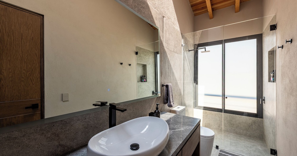 Casa Cundi-Contemporary Living in Nature