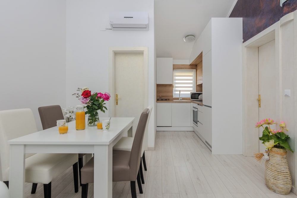 Apartments Mavracic