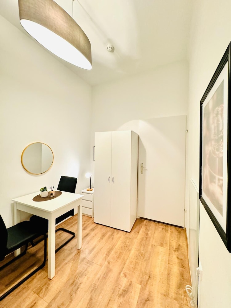 5BR Apt For 10 Walk to Kaufpark Alterlaa