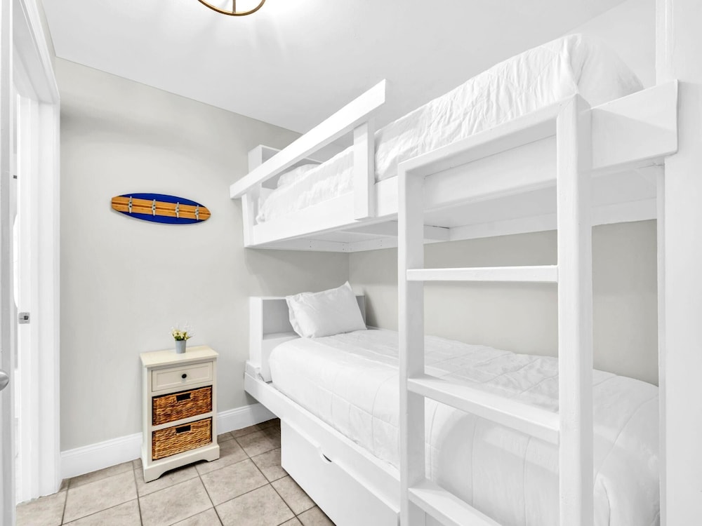 Laketown Wharf 1213