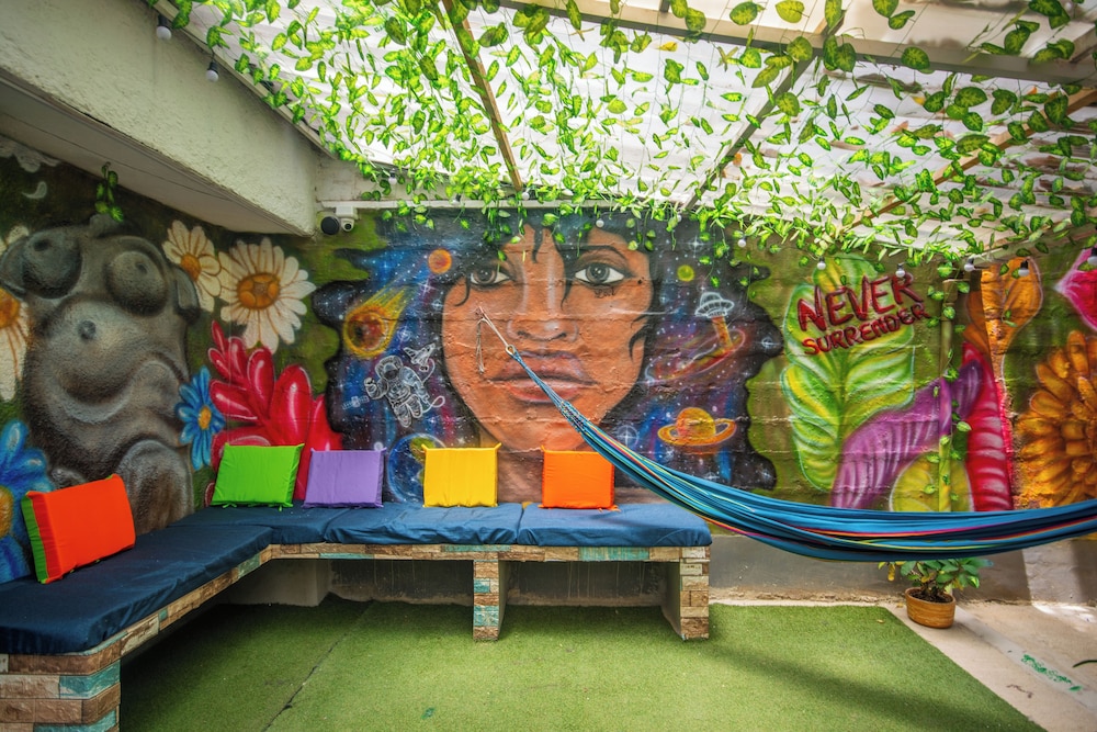 Blue Coast Hostal - Hostel