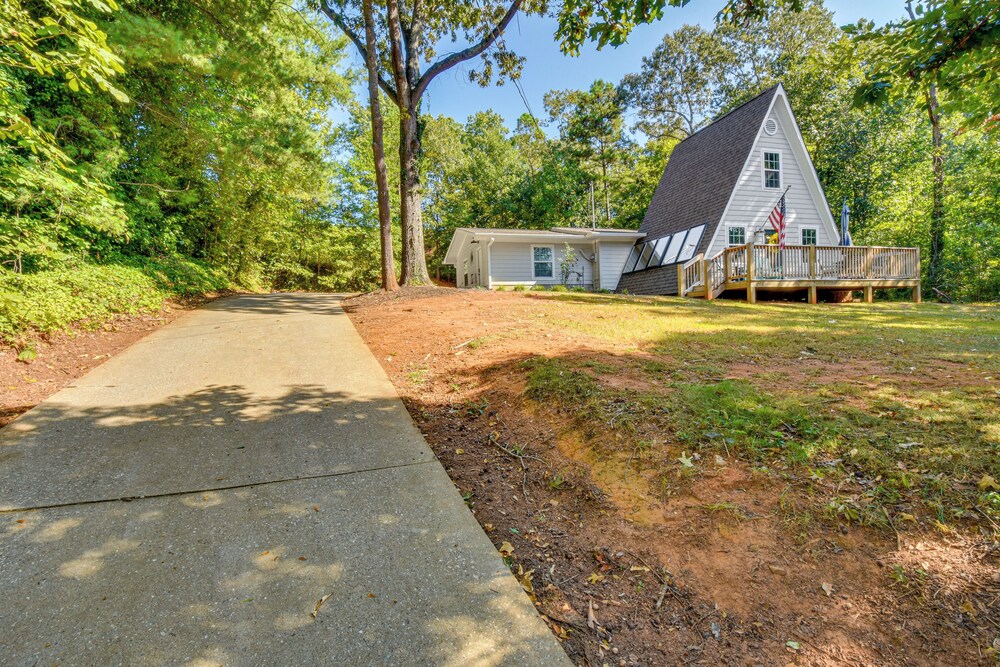 A-frame Anderson Cabin: Half Mi to Lake Hartwell! view 4