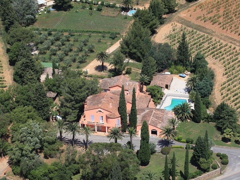 Château Maravenne view 5