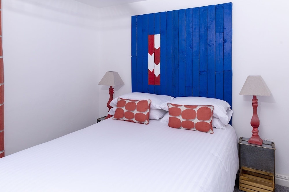 River Court Apartments LETS