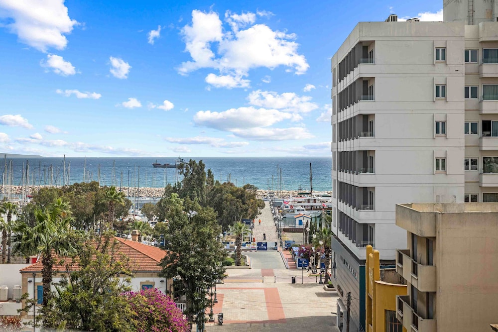 Hotel Phaedrus Living Seaside Phinikoudes Flat - Image 1