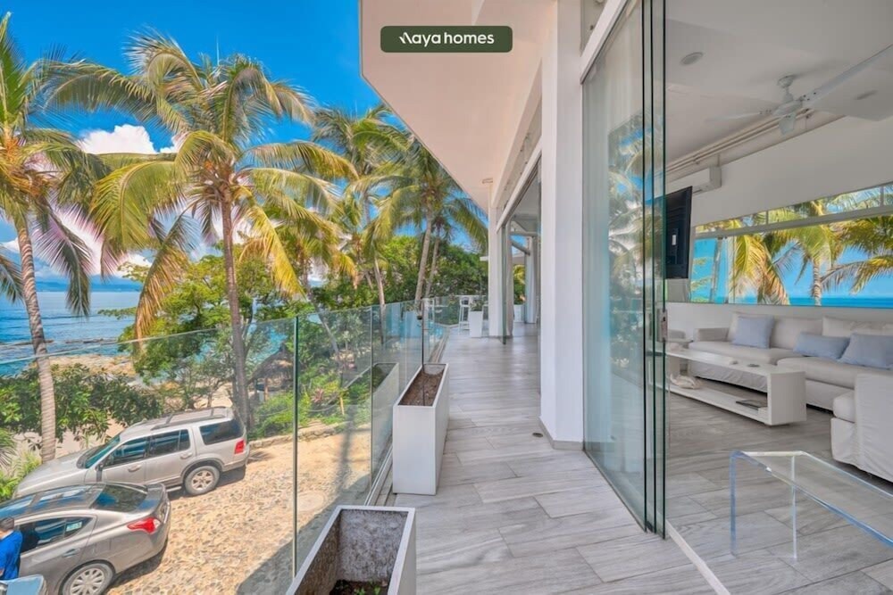 Luxury 1BR APT - Beach View - Jacuzzi - King Bed