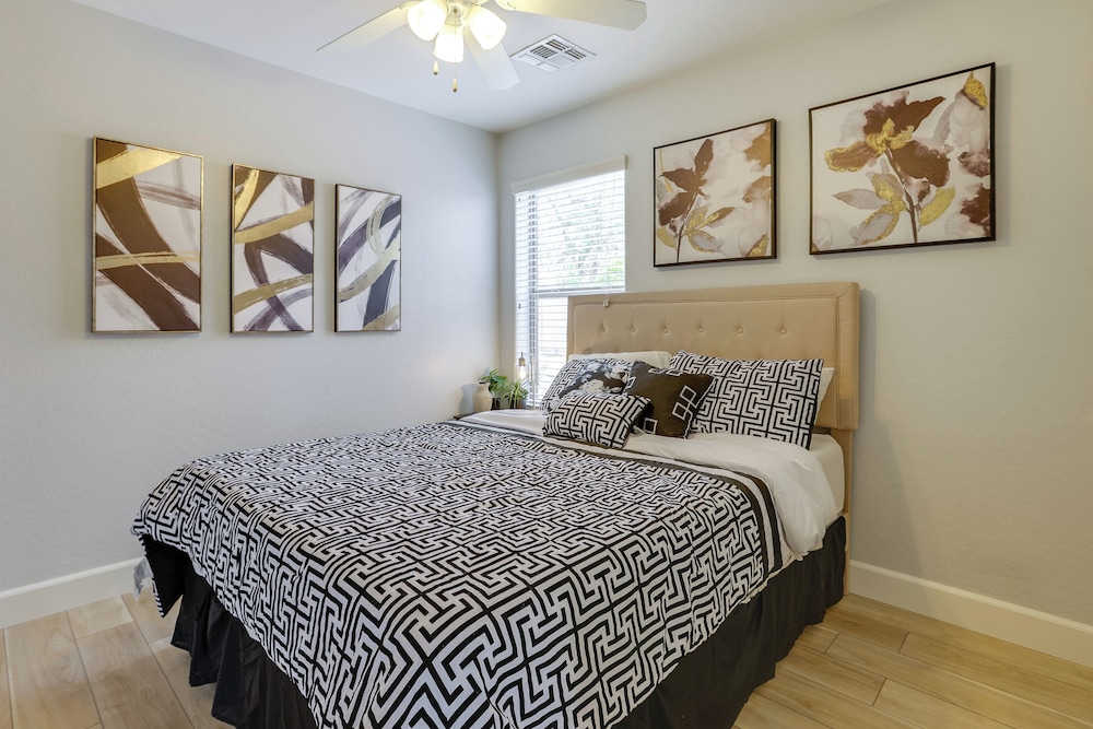 Spacious & Fenced Yard: Relaxing Home in Surprise