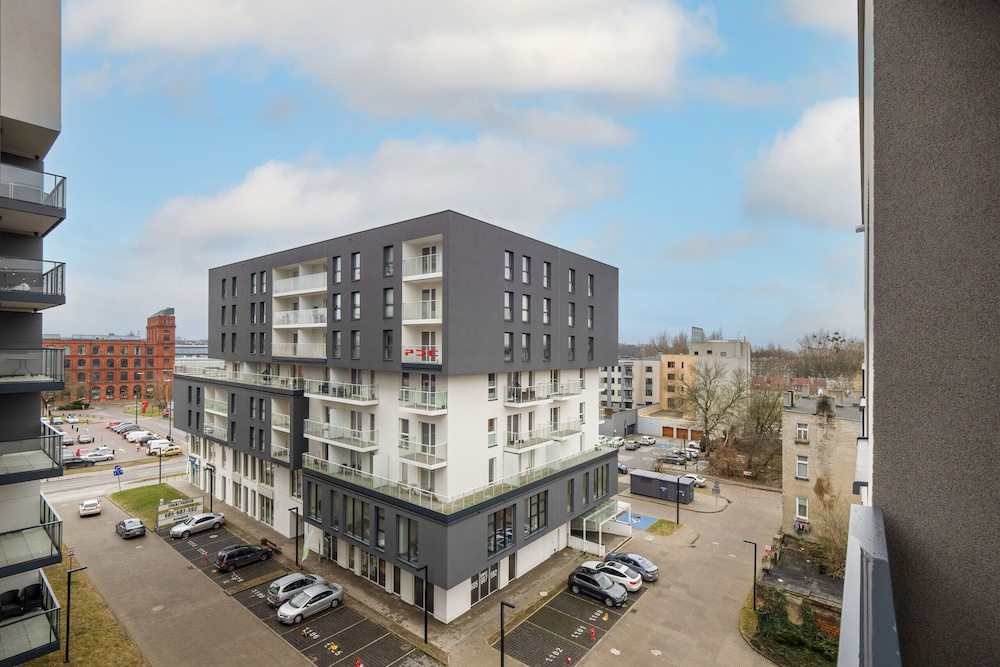 Apartment Manufaktura Łódź by Renters