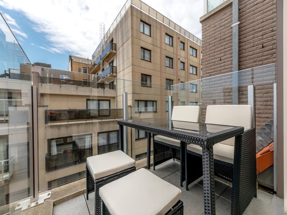 2-bedroom Flat With Side sea View