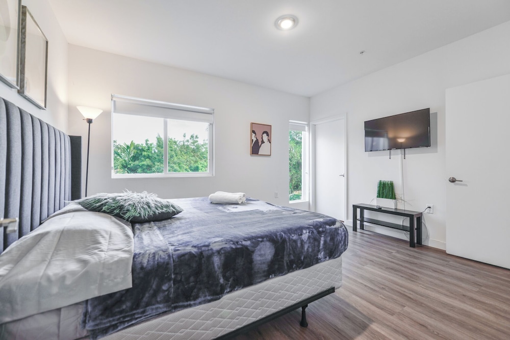 Stylish Townhouses by Design District