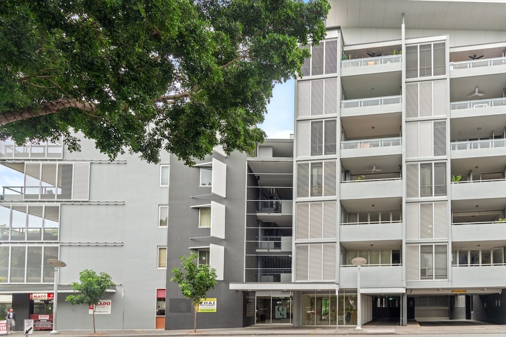Modern Southbank Parklands Apartment Retreat