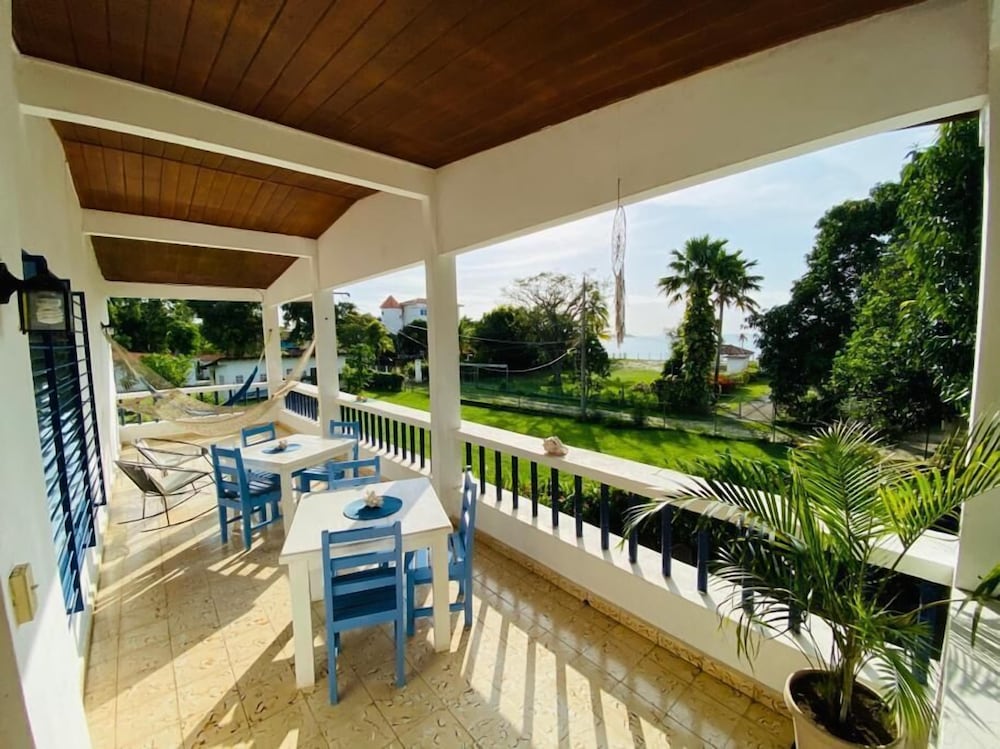 La Perla de Farallon Bed and Breakfast