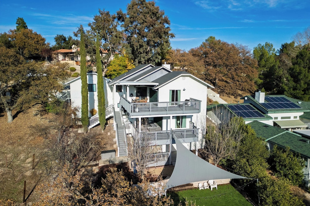 Terrace Hill Modern Paso Robles Escape Near Wineries, Dining, and Hot Springs