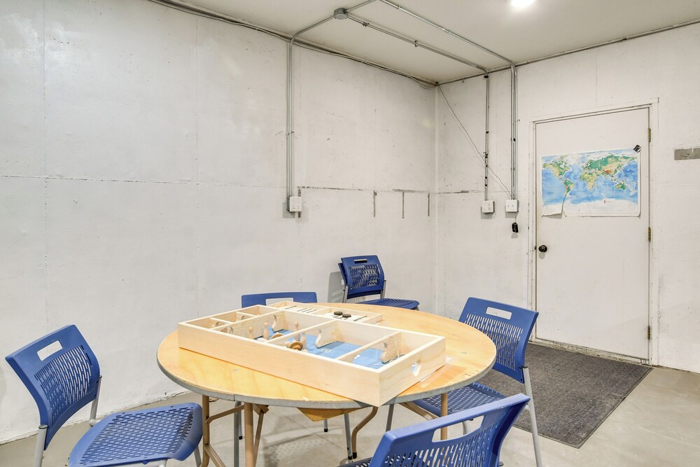 6 Mi to Dtwn Pella: Riverfront Cabin w/ Game Room!