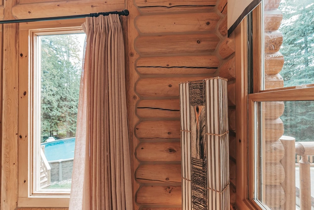 Harfang 51 - Stunning log Cottage With Private hot tub Pool and Scandinavian dry Barrel Sauna