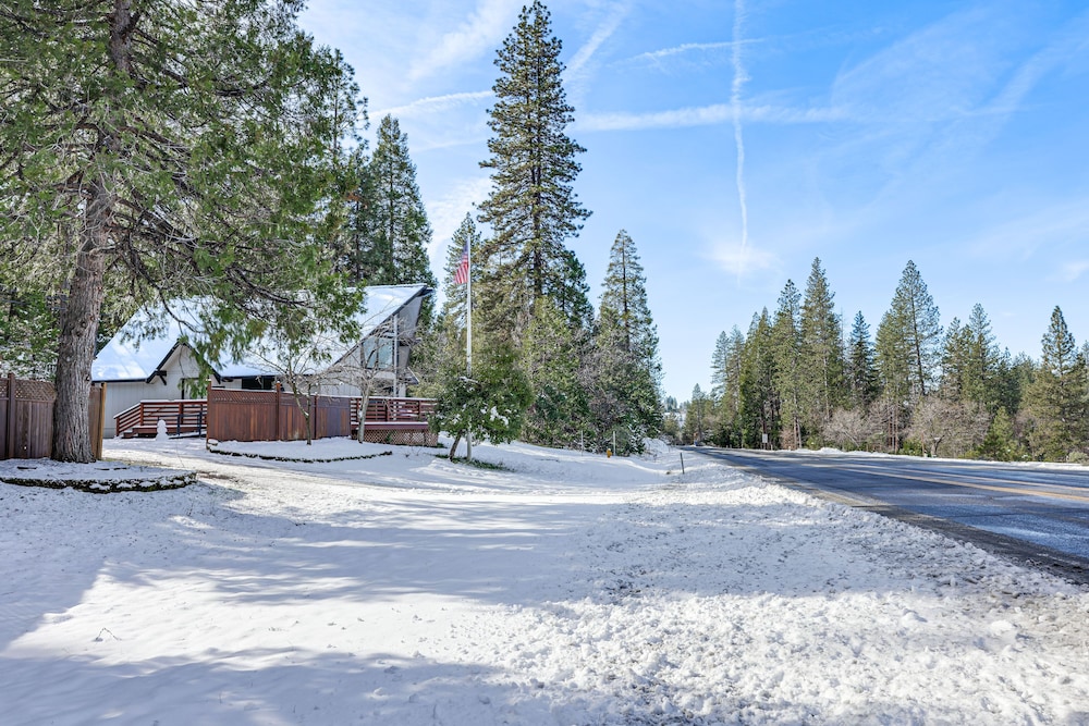 Secluded Cabin Near Calaveras Big Trees State Park view 3