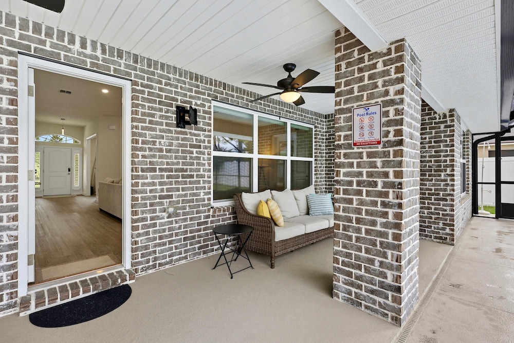 Modern 4BR Retreat Near Beach Heated Pool