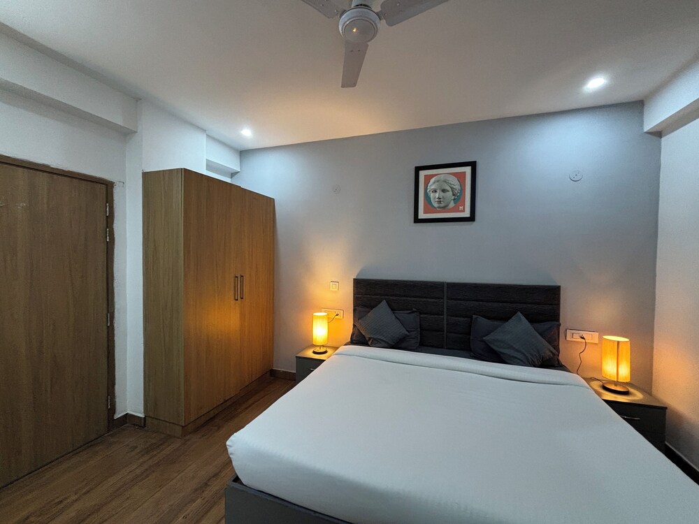 Housr Sector 43 Gurgaon Paras Hospital