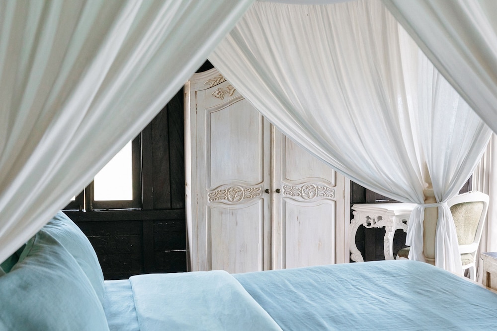 Most Exotic Beachfront Villa Keong