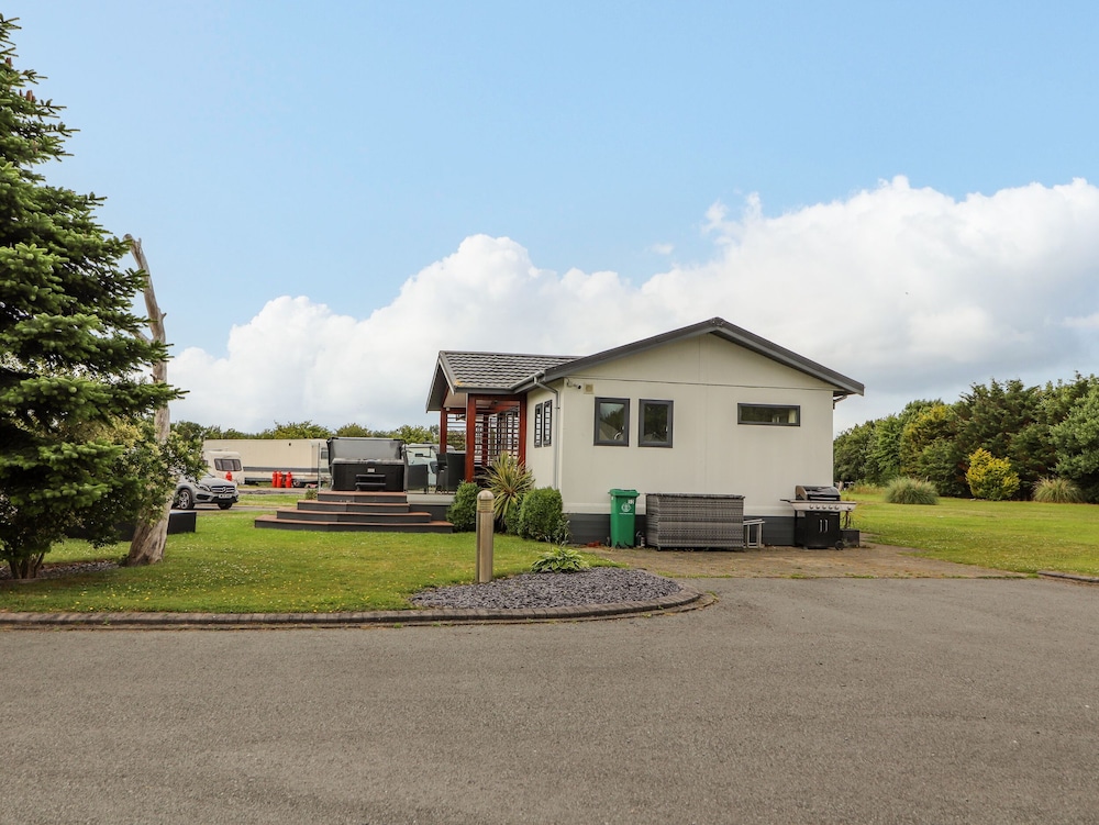 Honeysuckle Lodge