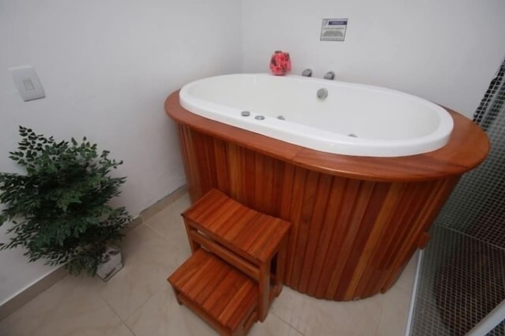 I9 Motel - Adults Only