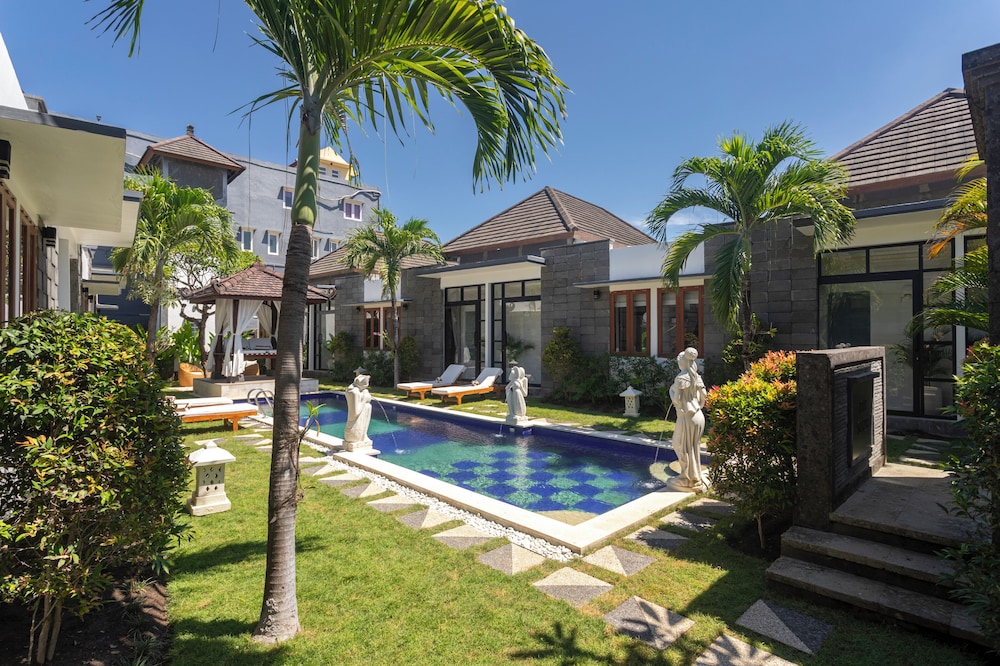 Emy Sanur