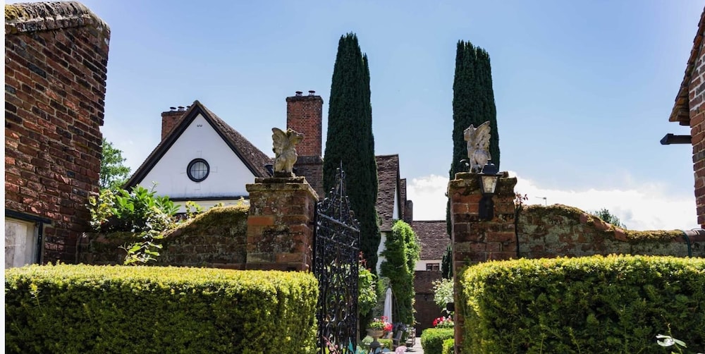 Harlington Manor