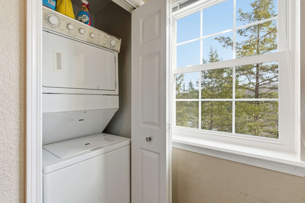 The Ozark Getaway Stay for 6
