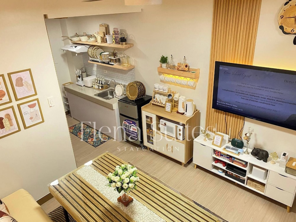 Aesthetic Cozy Stay With Ps4, Netflix & Coffee Nook - Elena Suites Staycation