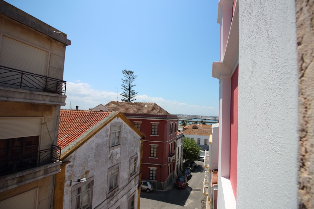 Old Town House in Figueira da Foz Near Beach