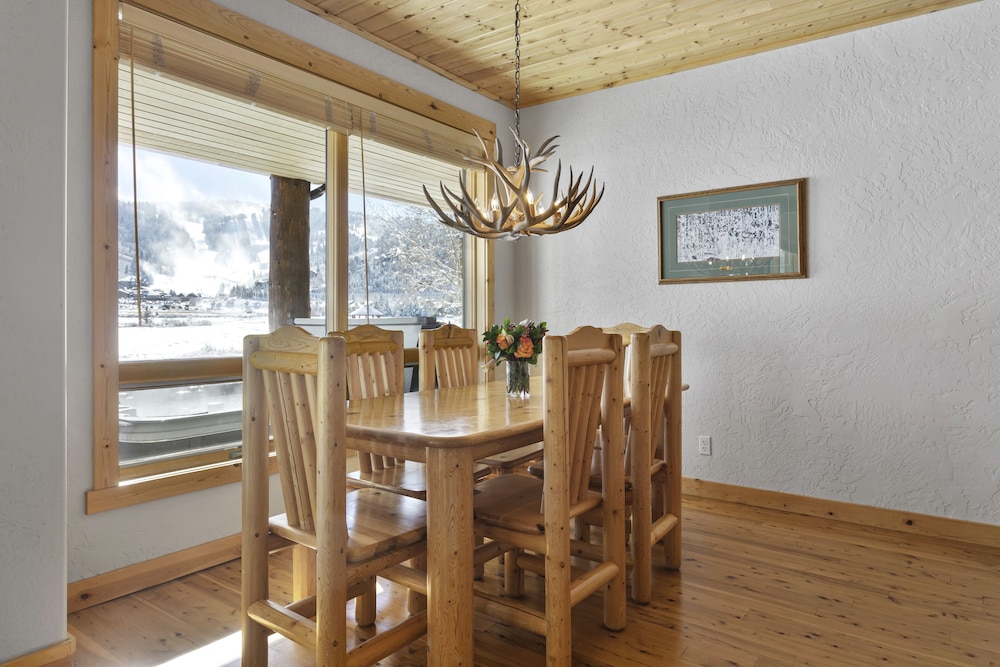 Bristlecone at Deer Valley Resort - Three Bedroom Condo with Hot Tub #503 3 Condo