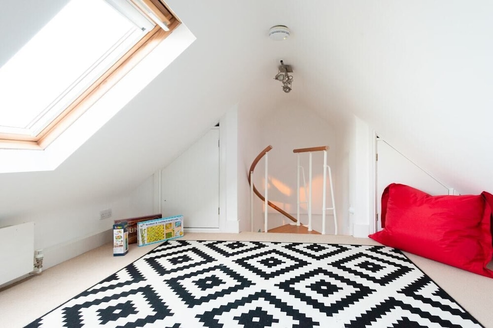The Glasshouse Escape - 5BDR Victorian Jewel with Modern Twists in Jericho