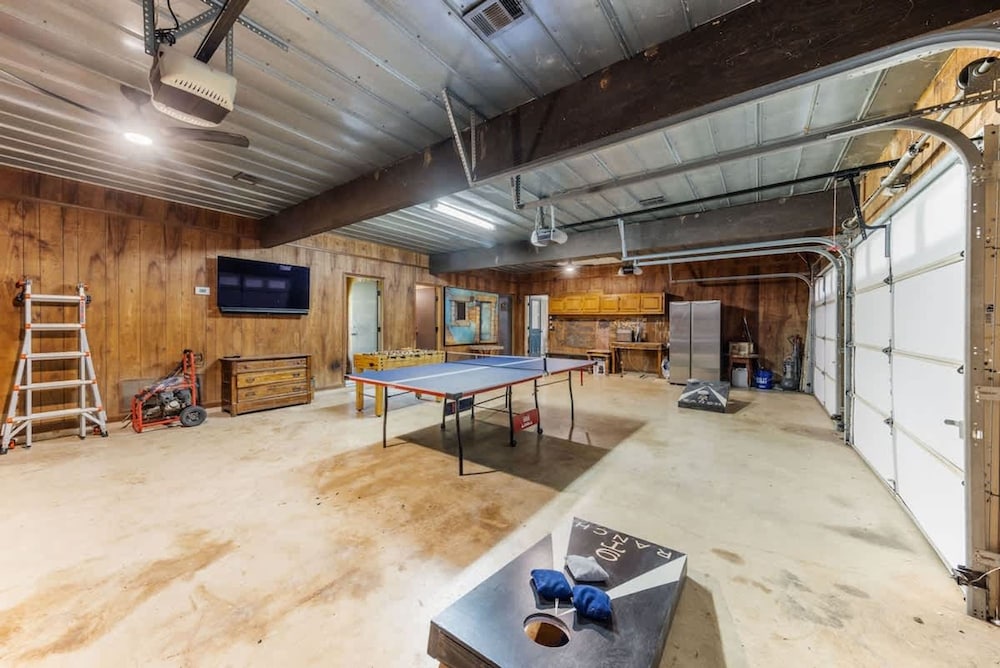 Spacious 90-acre Ranch Ideal for Families Reunions Events Sleeps 13 San Marcos River Access