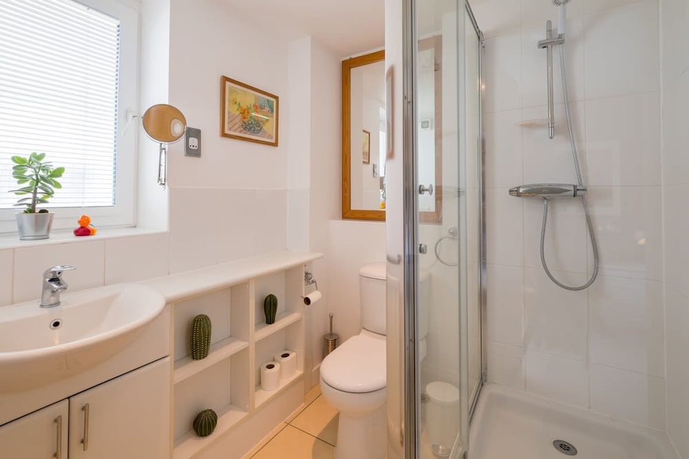 Host Stay Kingscote Townhouse
