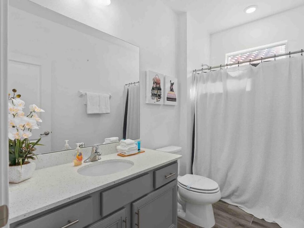 Super Blue- Sleeps 24 w Pool Movie Loft