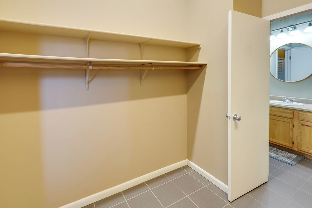 Prime Old Market Location: Walkable Omaha Condo!