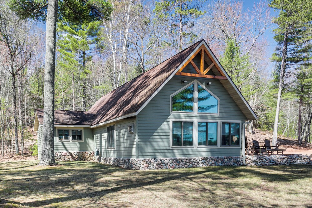 'northwood Tours Escape': Hot Tub & Lake Access! view 4