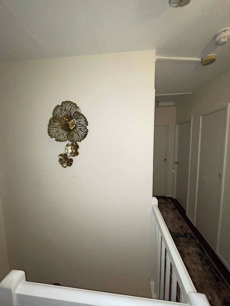 3 Bedrooms - 6 Guests - Parking - Fireplace - Bbq