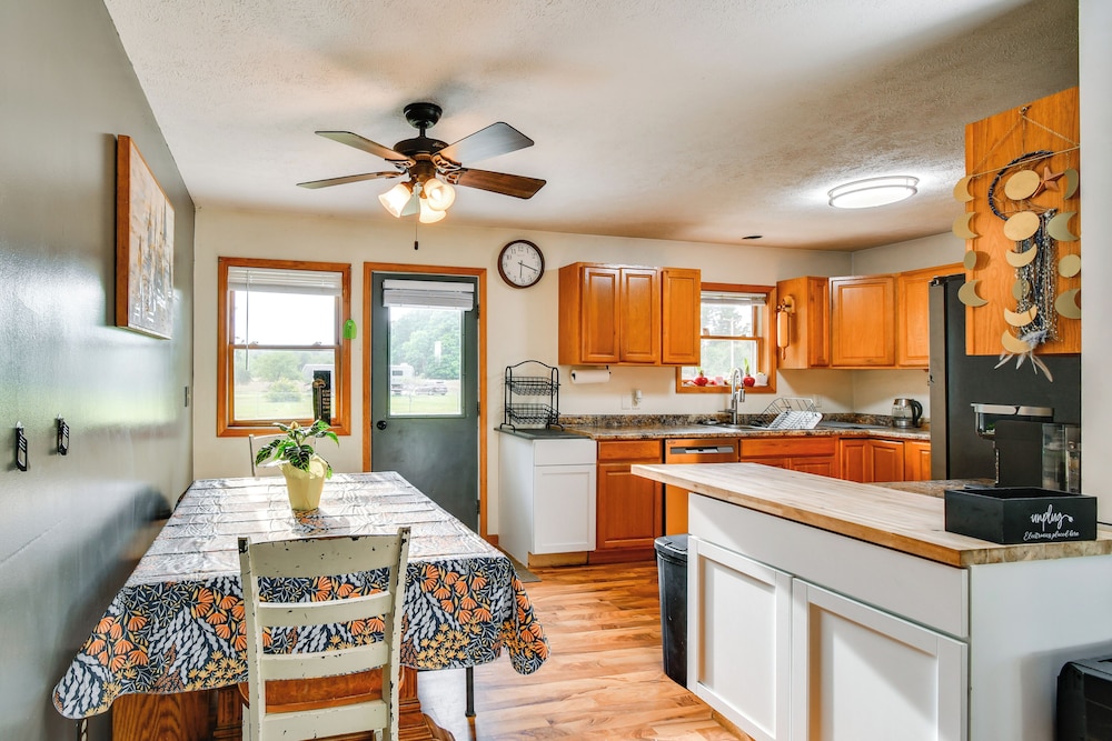 2 Mi to Turtle Creek Casino: Home w/ Game Room!