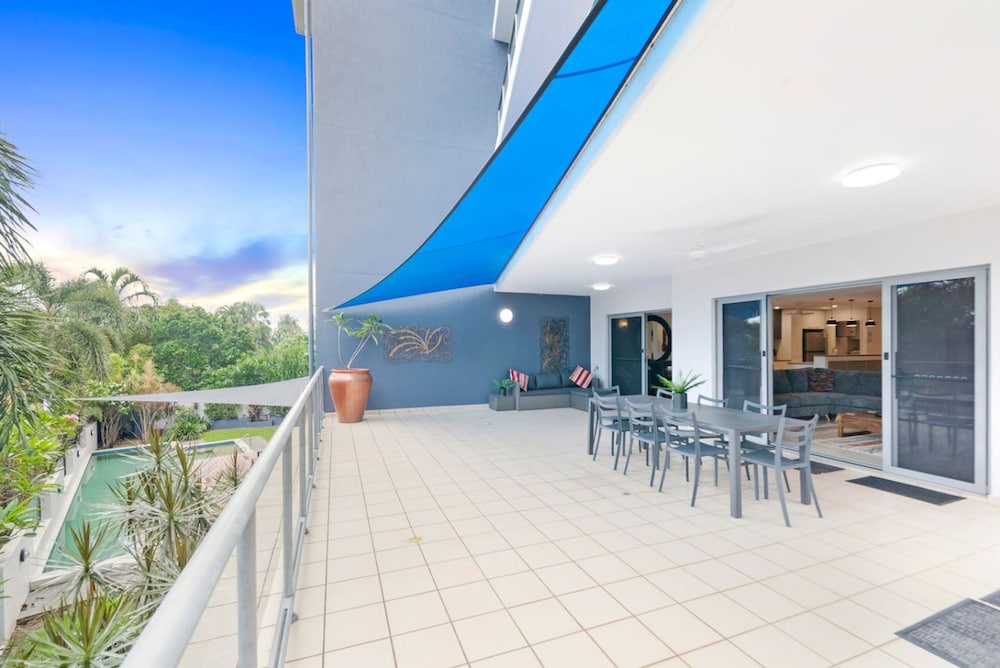 Zen Saltwater Retreat Balcony Pool Seaview