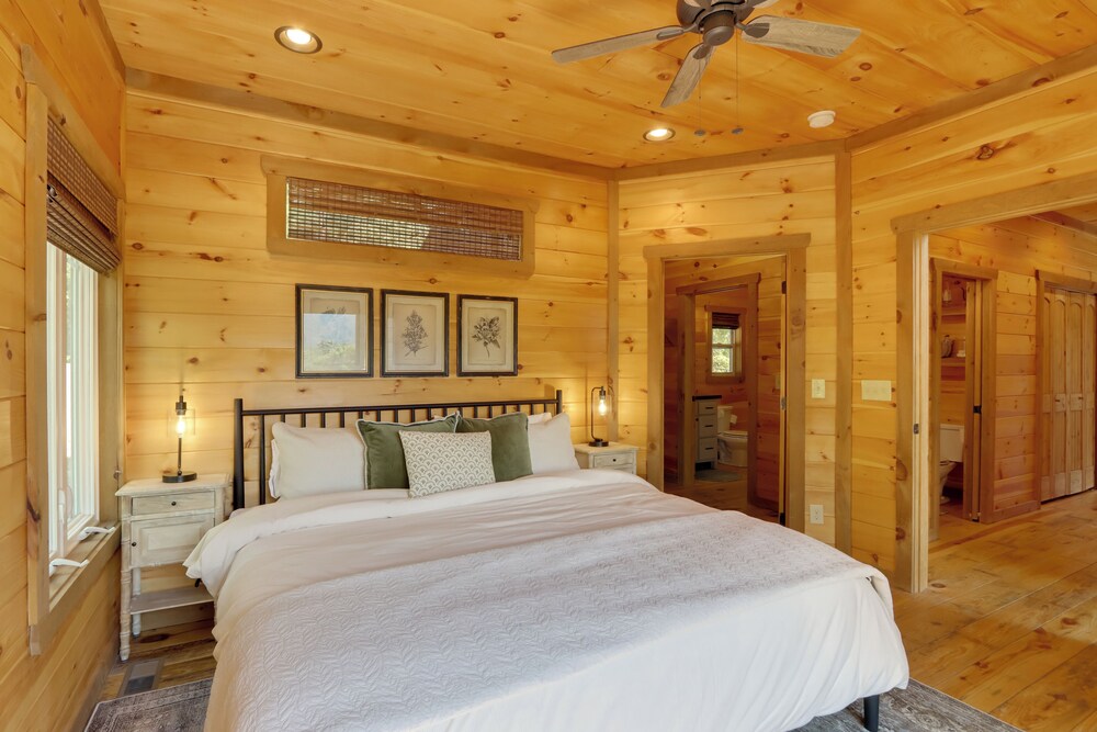 Family Oasis w/ Game Room & 2 Decks in Blue Ridge!