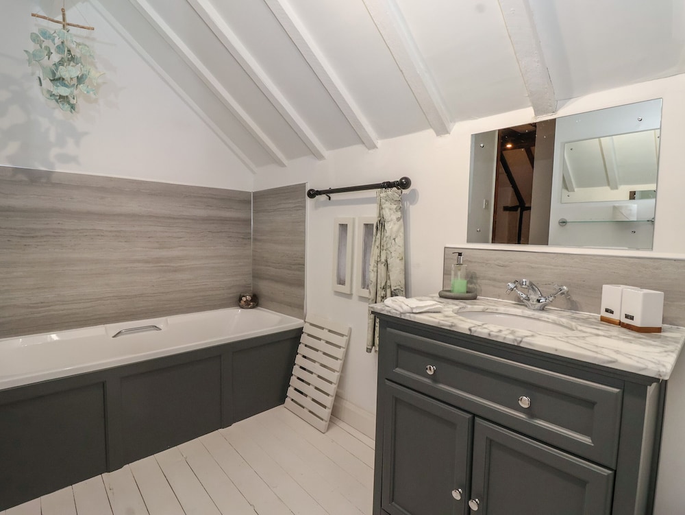 Old Roost Farmhouse