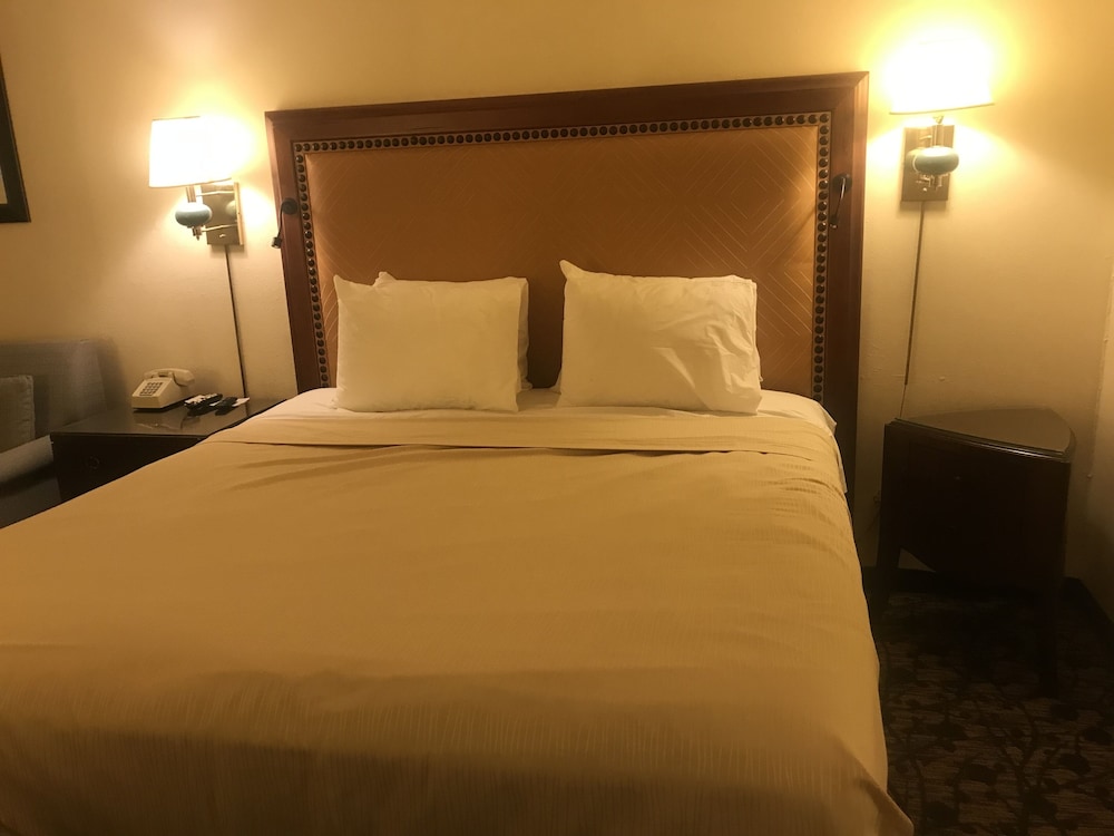 Travelers Inn & Suites