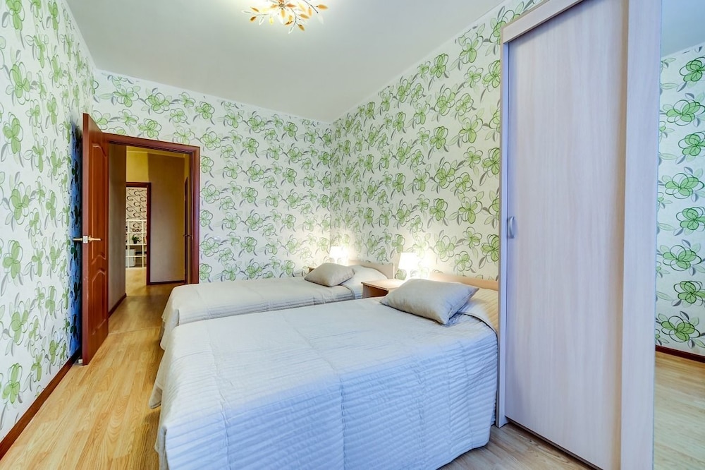 AG Apartment Rossiskiy 8