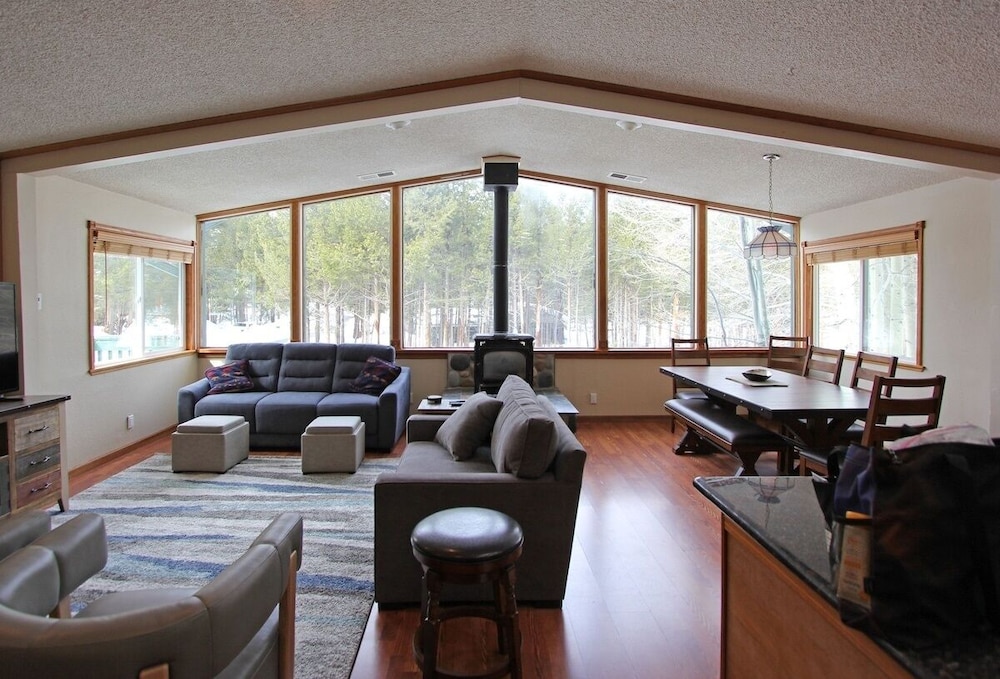 Coh1261 - Nature's Gem 4 Bedroom Home