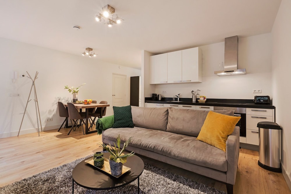 Canal Garden Apartment 11