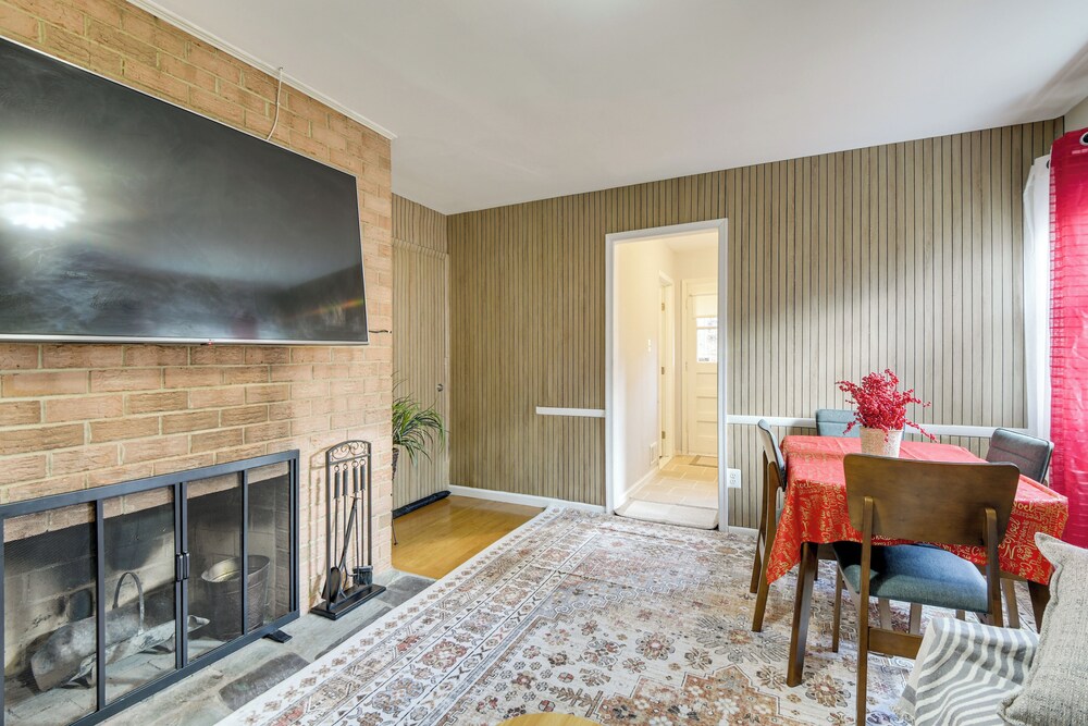 Convenient + Cozy! Apartment in DC Suburbs!