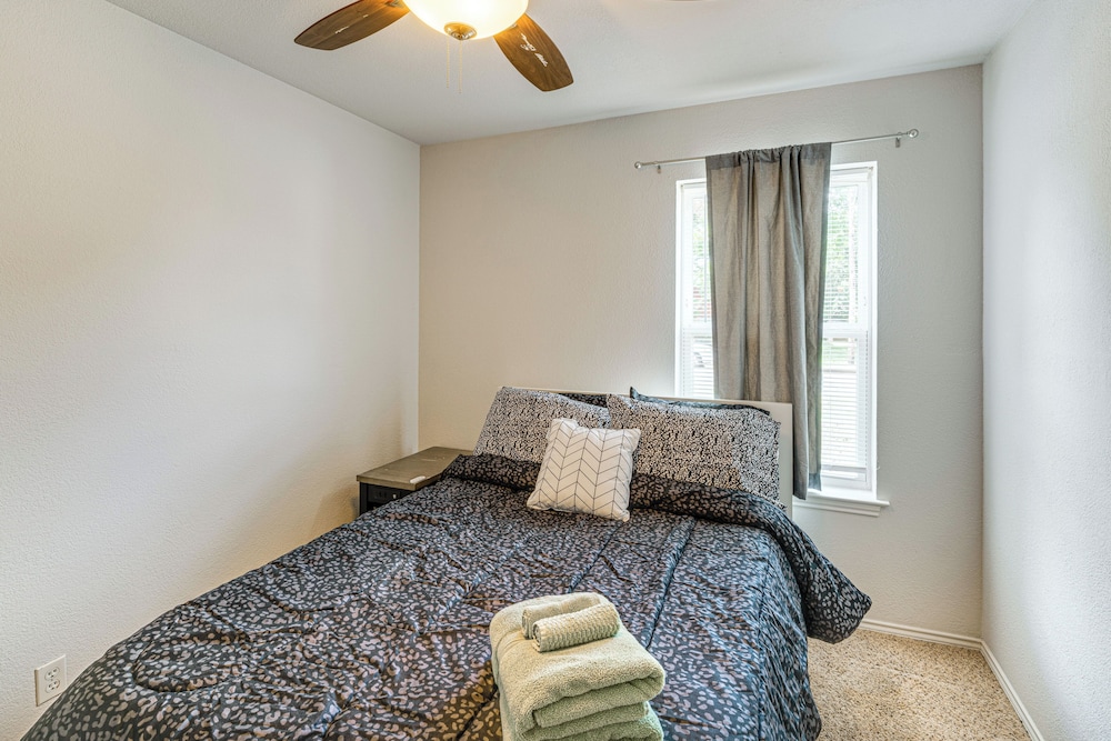 1 Mi to Denton Square: Family Home w/ Fenced Yard!