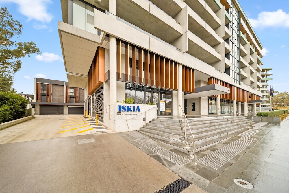 Inner-city 2-bed With Large Balcony, Garden & Gym
