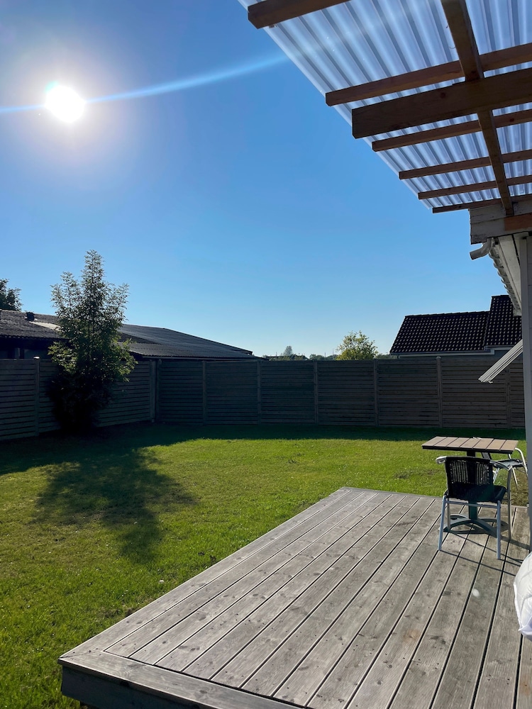 Cozy Backhouse With Large Private Garden